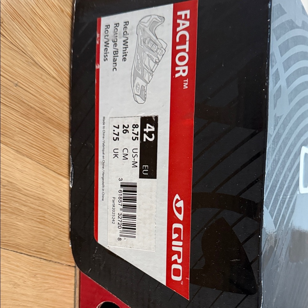 Giro Factor Cycling Shoes - size 42 NWT - Picture 2 of 5